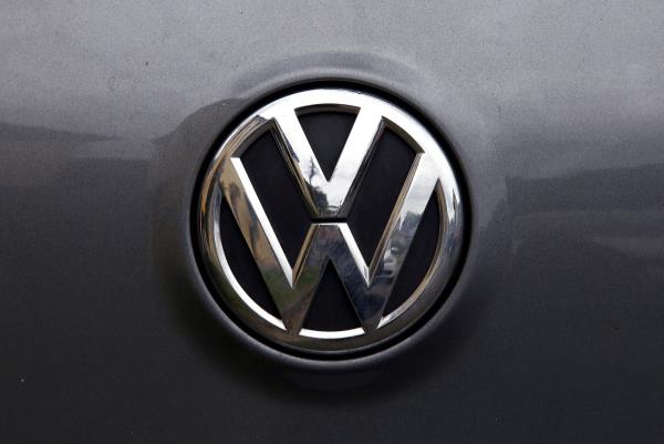 大众汽车(Volkswagen)表示，由于盈利停滞，供应堵塞将持续下去
